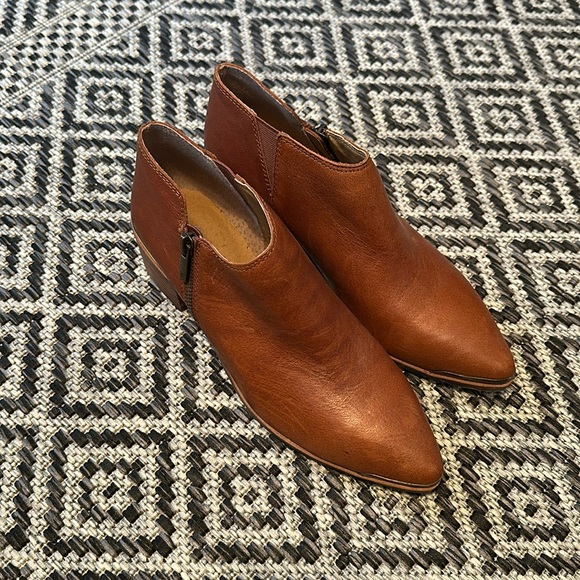 Lucky Brand Shoes - NWOT Lucky Brand Koben Bootie 🤎